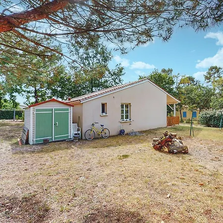 Holiday home 3 Bedroom Stunning In Brossac