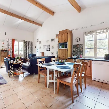 3 Bedroom Stunning In Holiday home Brossac